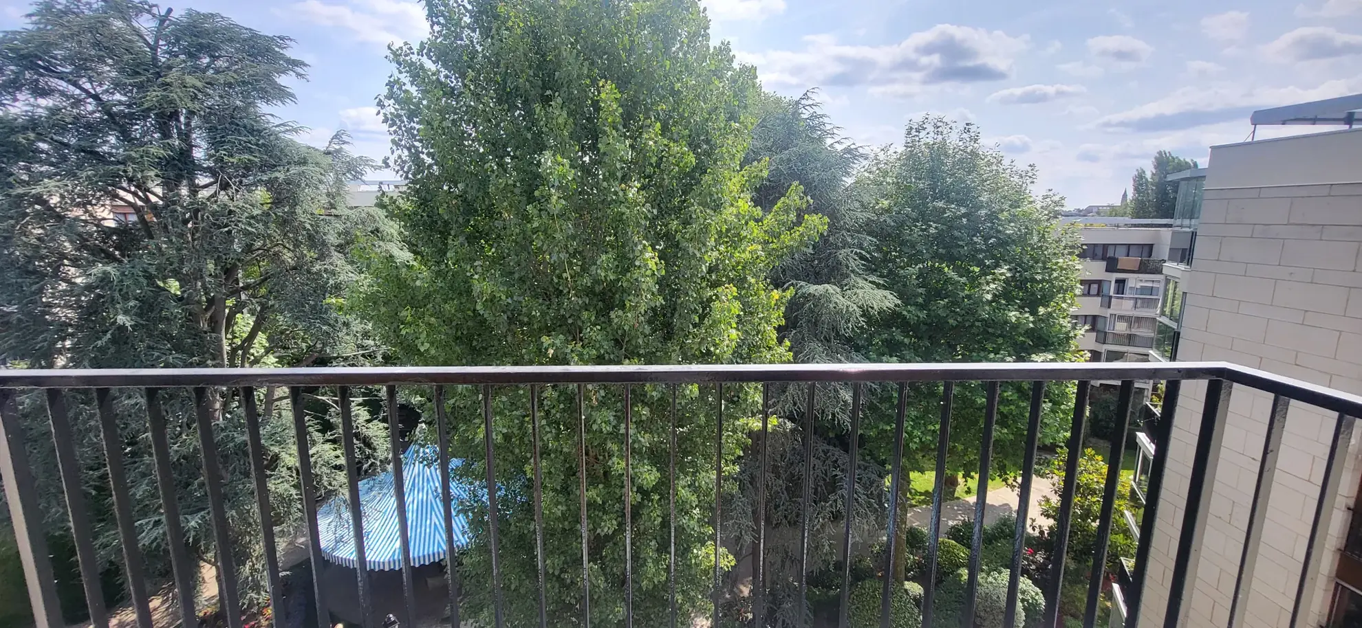 Studio de 26m² à Parly 2, dernier étage, vue parc, idéal investisseurs ou primo-accédants 