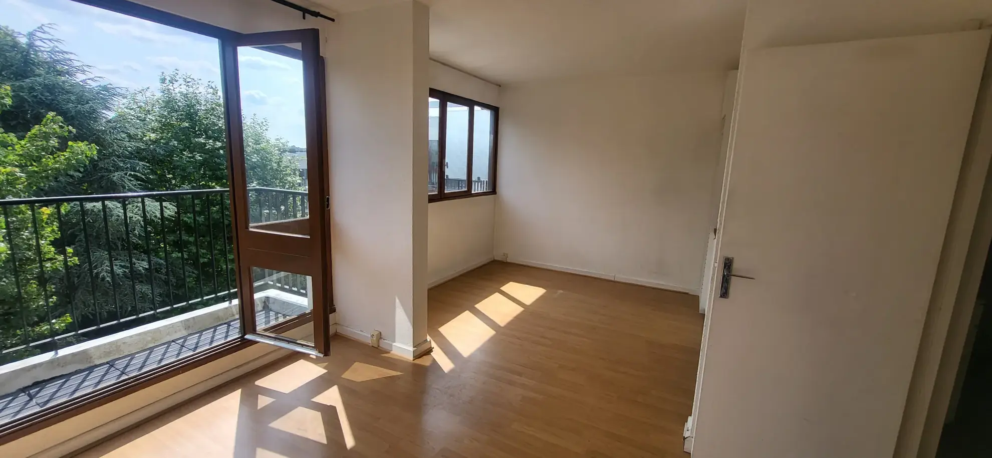 Studio de 26m² à Parly 2, dernier étage, vue parc, idéal investisseurs ou primo-accédants 
