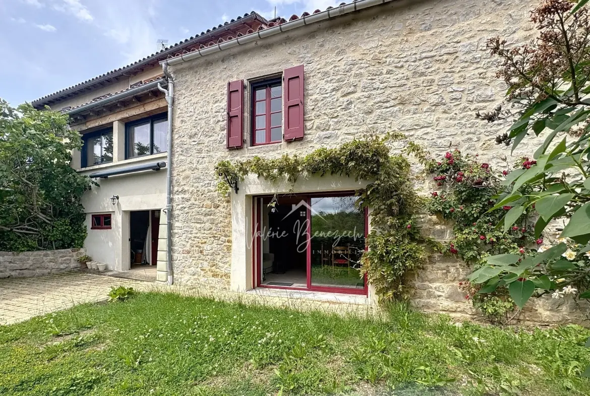 Charmante maison en pierre rénovée à Saint-Jean-d'Alcas, village médiéval 