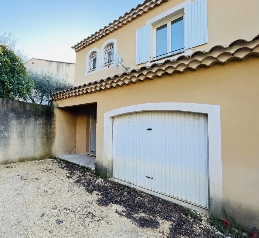 Maison récente avec cour à Apt, proche du centre-ville | 80 m² 