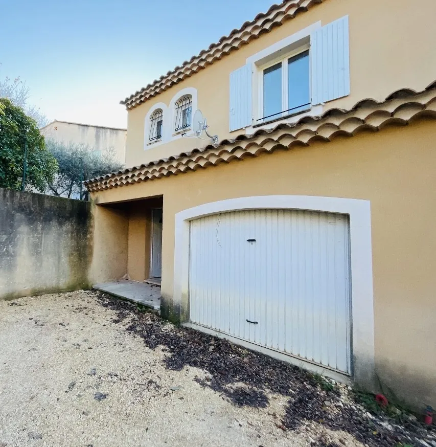 Maison récente avec cour à Apt, proche du centre-ville | 80 m² 