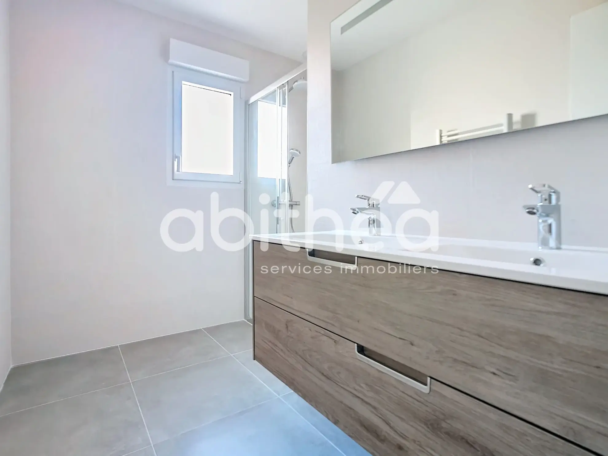 Maison moderne 99 m² avec jardin, garage et 3 chambres à Saint-André-les-Vergers 