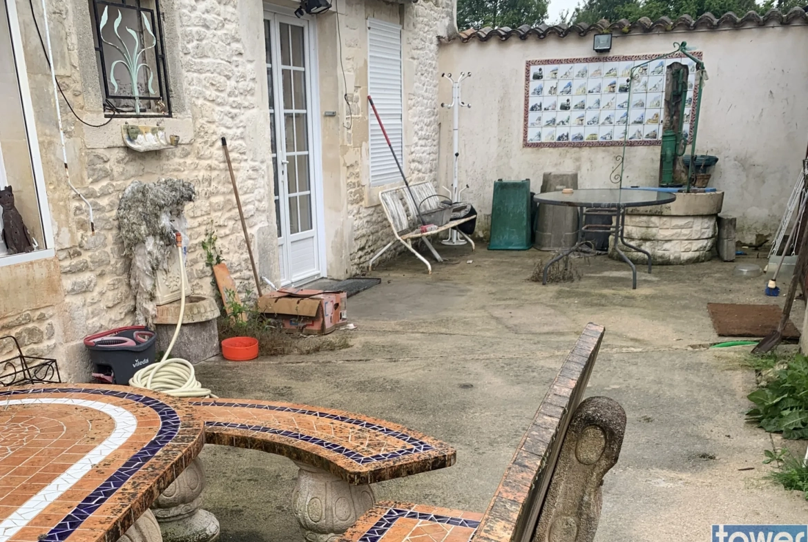 Maison 4 pièces de 126 m² à Les Touches de Périgny avec dépendances et garage 