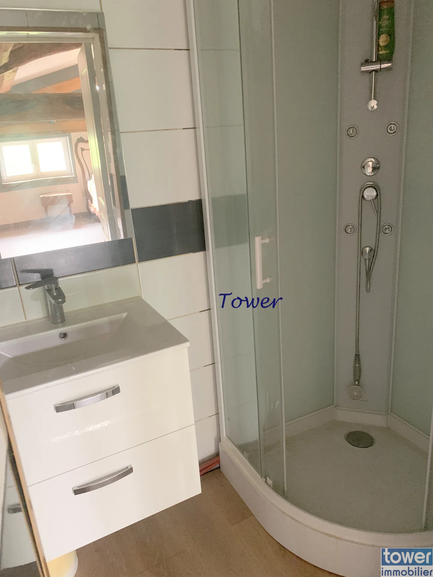 Maison 4 pièces de 126 m² à Les Touches de Périgny avec dépendances et garage 