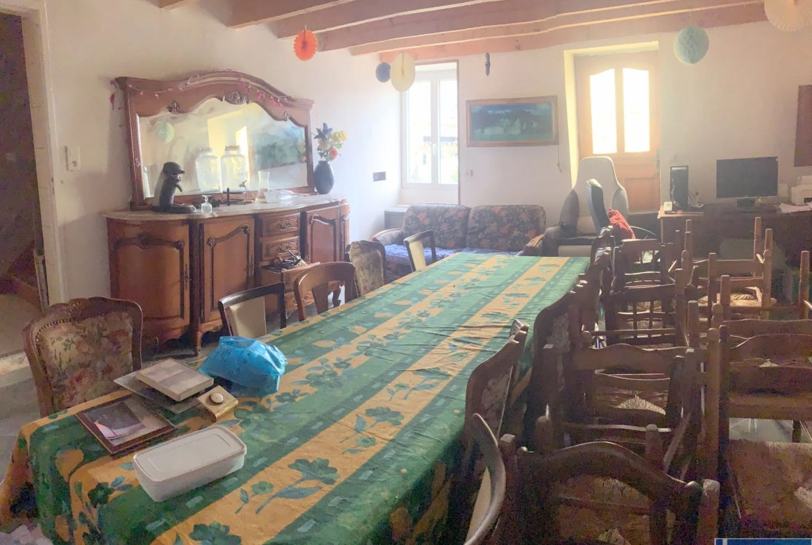 Maison 4 pièces de 126 m² à Les Touches de Périgny avec dépendances et garage 