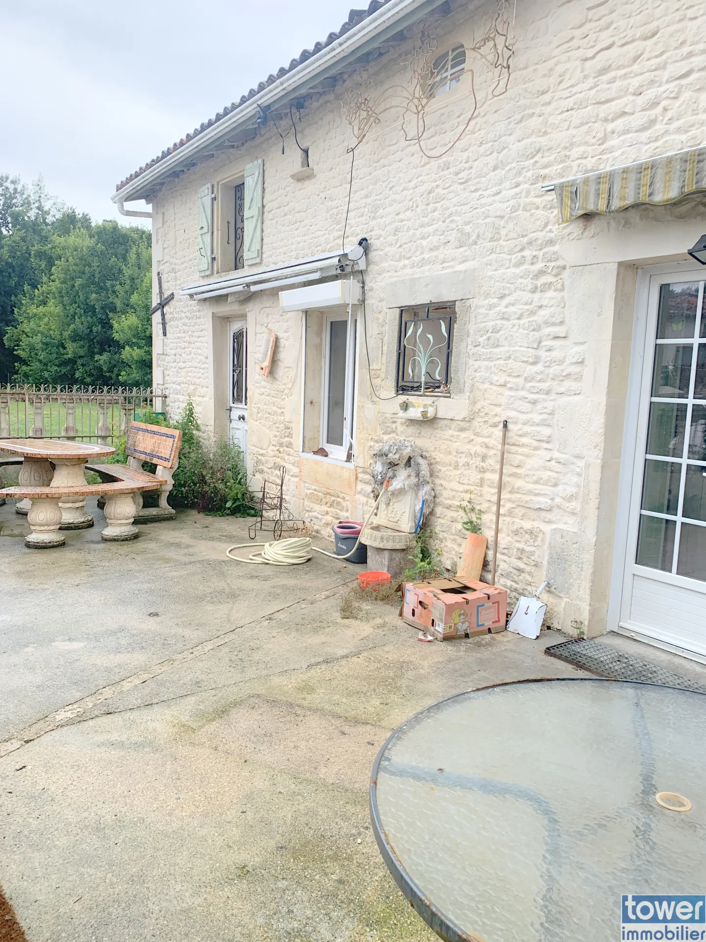 Maison 4 pièces de 126 m² à Les Touches de Périgny avec dépendances et garage 