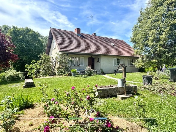 Maison familiale 6 chambres à Belleneuve, terrain de 1378 m² avec garage