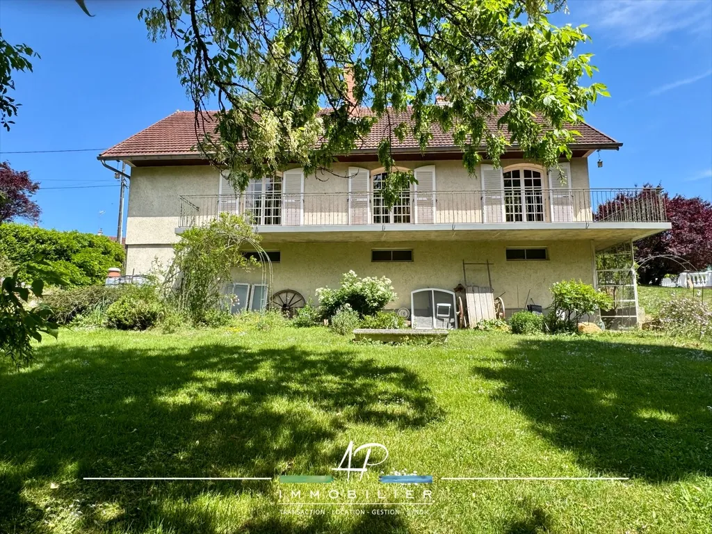 Maison familiale 6 chambres à Belleneuve, terrain de 1378 m² avec garage 