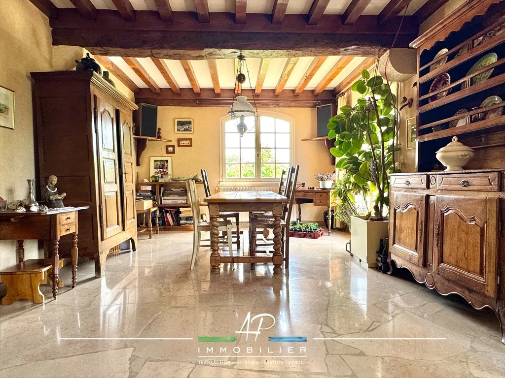 Maison familiale 6 chambres à Belleneuve, terrain de 1378 m² avec garage 