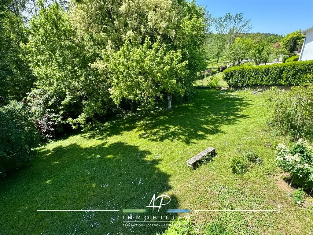 Maison familiale 6 chambres à Belleneuve, terrain de 1378 m² avec garage 