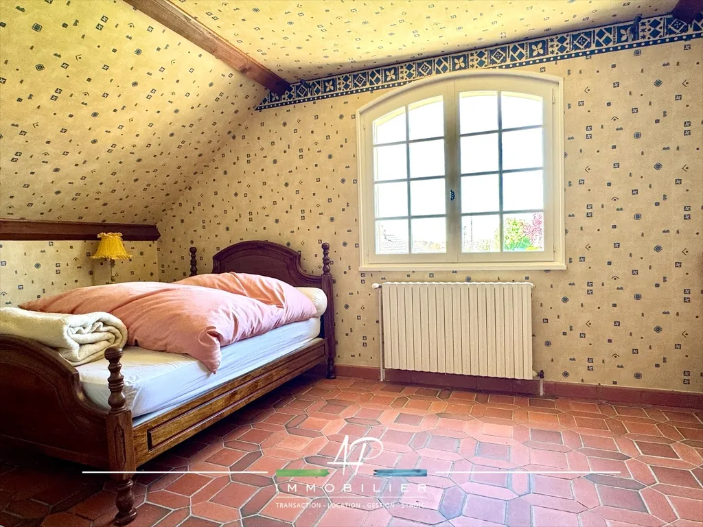 Maison familiale 6 chambres à Belleneuve, terrain de 1378 m² avec garage 