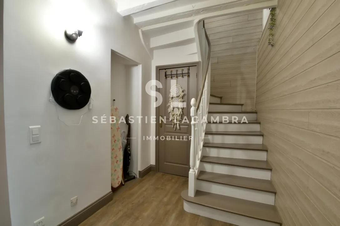 Maison de ville rénovée de 109 m² avec terrasse plein sud au cœur de Gaillac 
