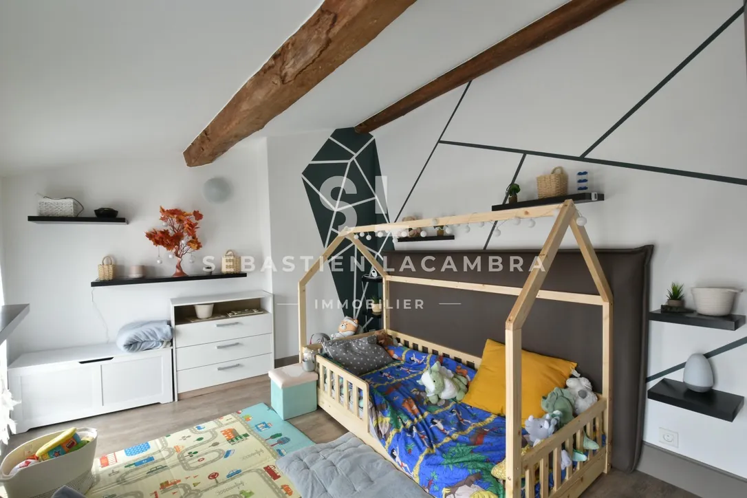 Maison de ville rénovée de 109 m² avec terrasse plein sud au cœur de Gaillac 