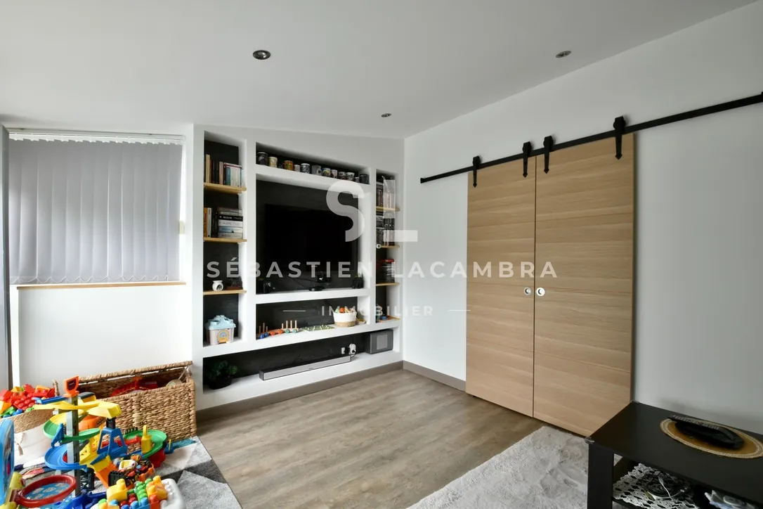 Maison de ville rénovée de 109 m² avec terrasse plein sud au cœur de Gaillac 