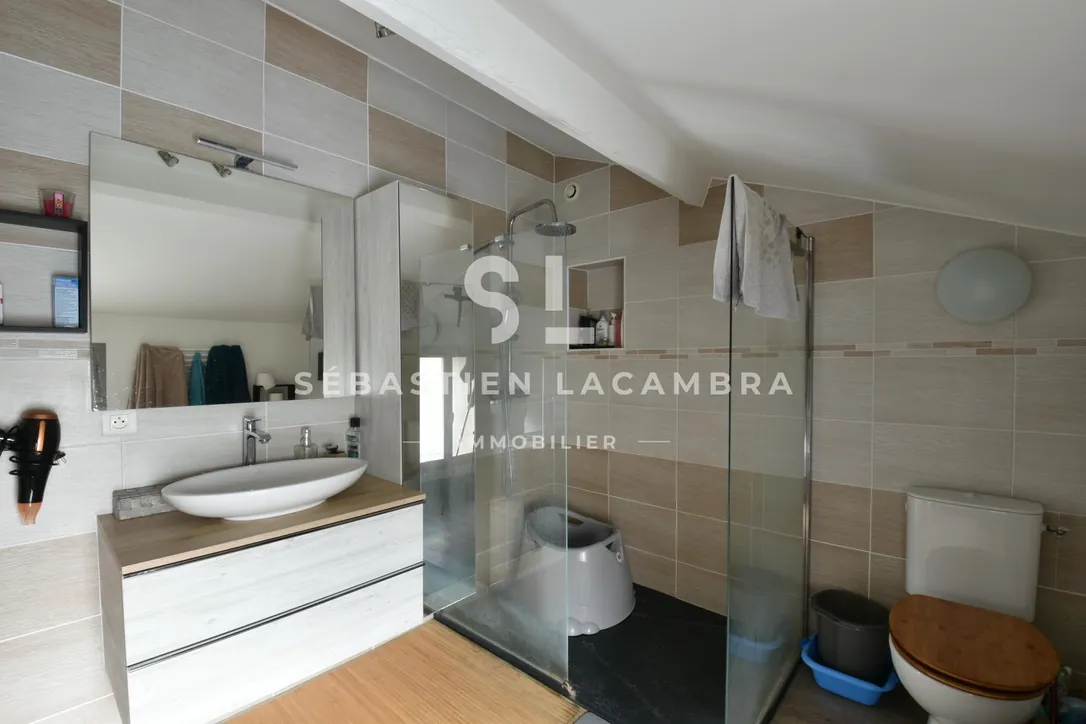 Maison de ville rénovée de 109 m² avec terrasse plein sud au cœur de Gaillac 