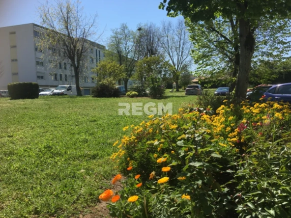 Appartement T3 lumineux avec parc privé à Carbon Blanc