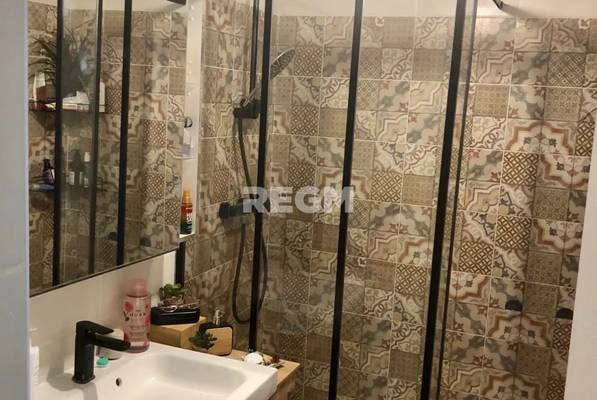 Appartement T3 lumineux avec parc privé à Carbon Blanc 