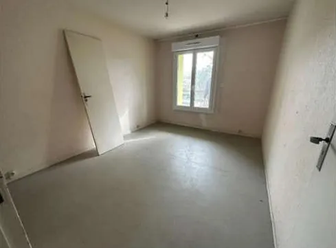 Appartement T3 de 55 m² à Angoulême à vendre aux enchères à partir de 20 000 euros 