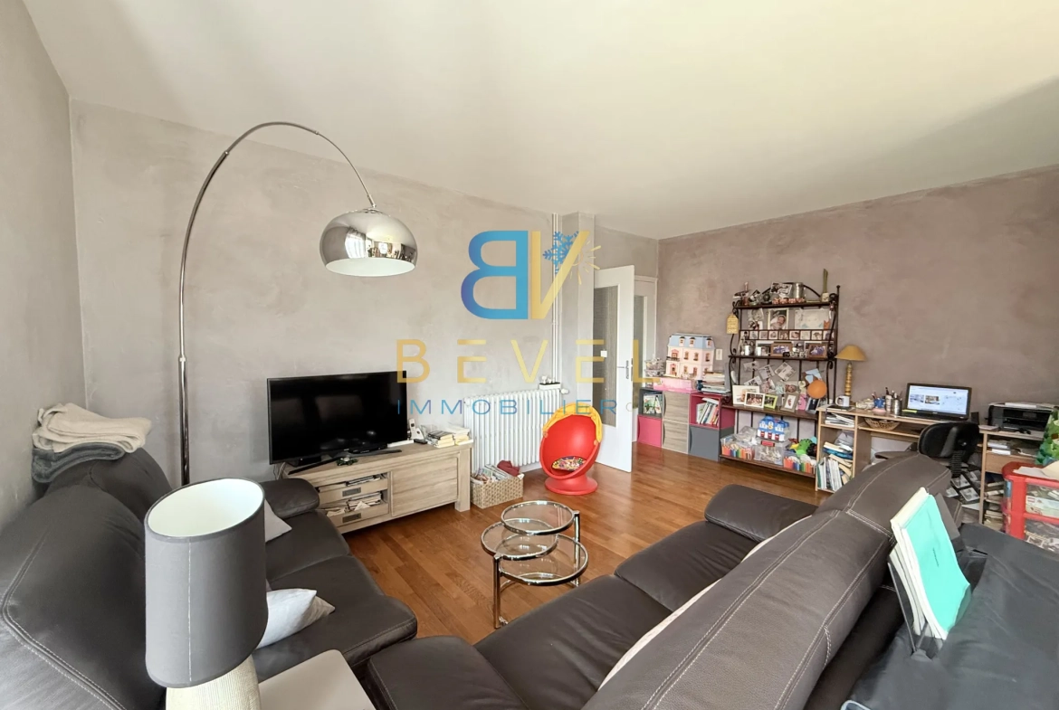 Appartement à vendre à Saint-Jean-de-Maurienne avec garage, balcon et cadre montagnard 
