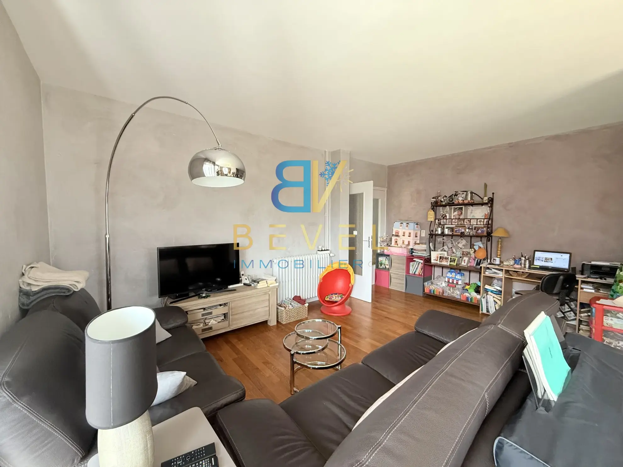 Appartement à vendre à Saint-Jean-de-Maurienne avec garage, balcon et cadre montagnard 