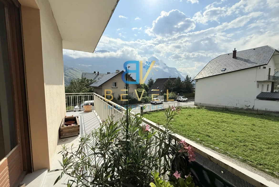 Appartement à vendre à Saint-Jean-de-Maurienne avec garage, balcon et cadre montagnard 