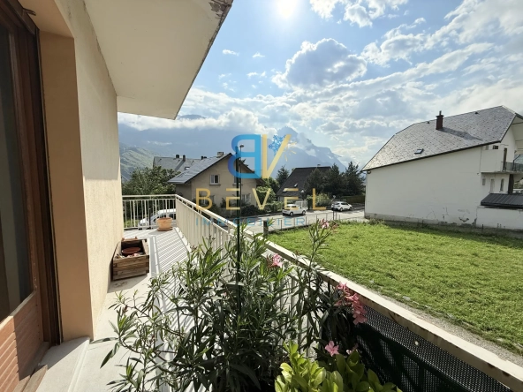 Appartement à vendre à Saint-Jean-de-Maurienne avec garage, balcon et cadre montagnard