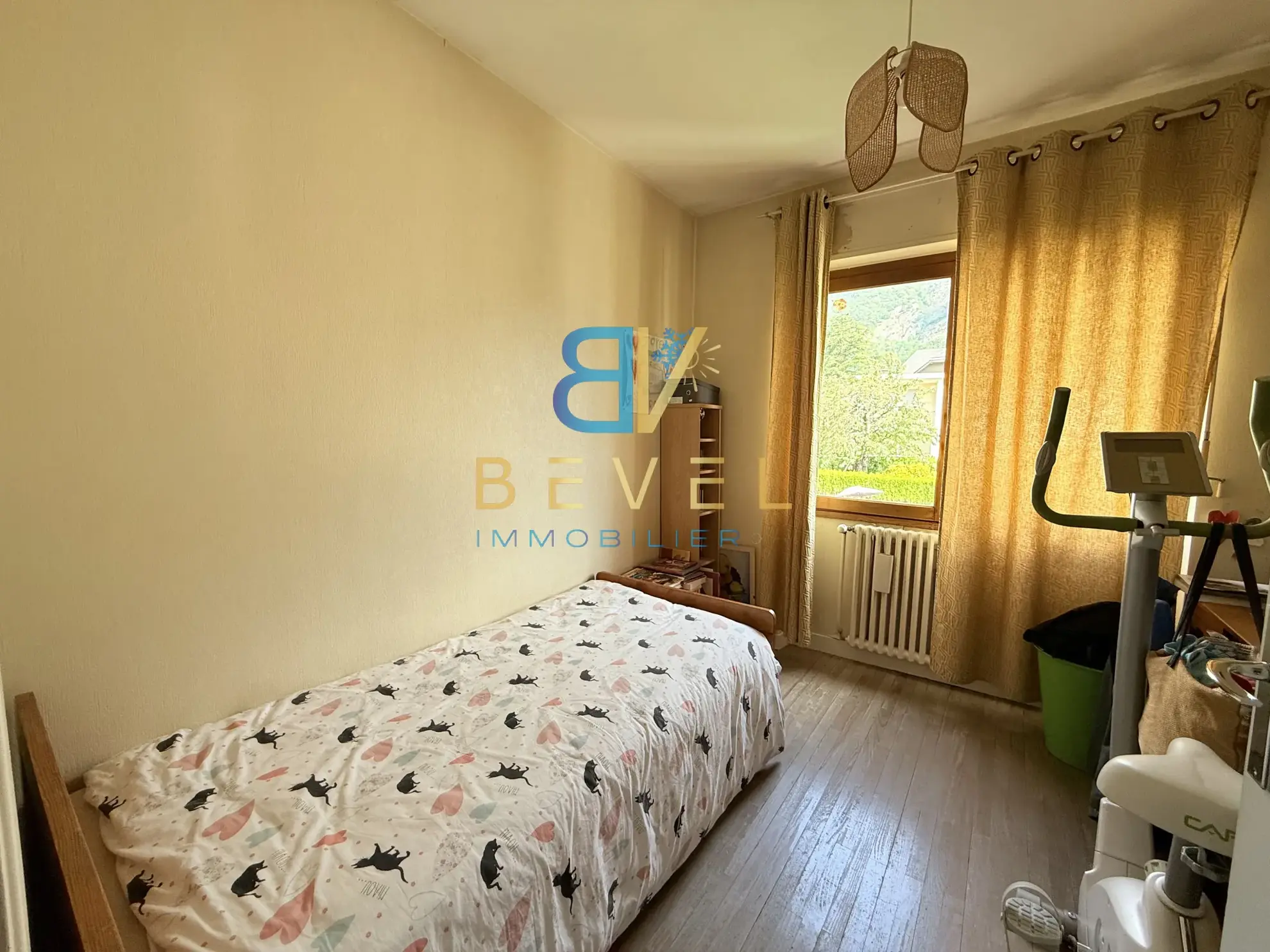 Appartement à vendre à Saint-Jean-de-Maurienne avec garage, balcon et cadre montagnard 