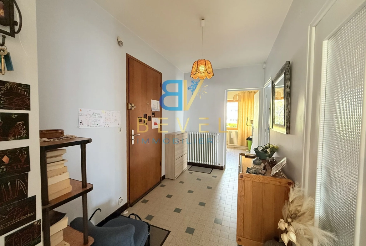 Appartement à vendre à Saint-Jean-de-Maurienne avec garage, balcon et cadre montagnard 