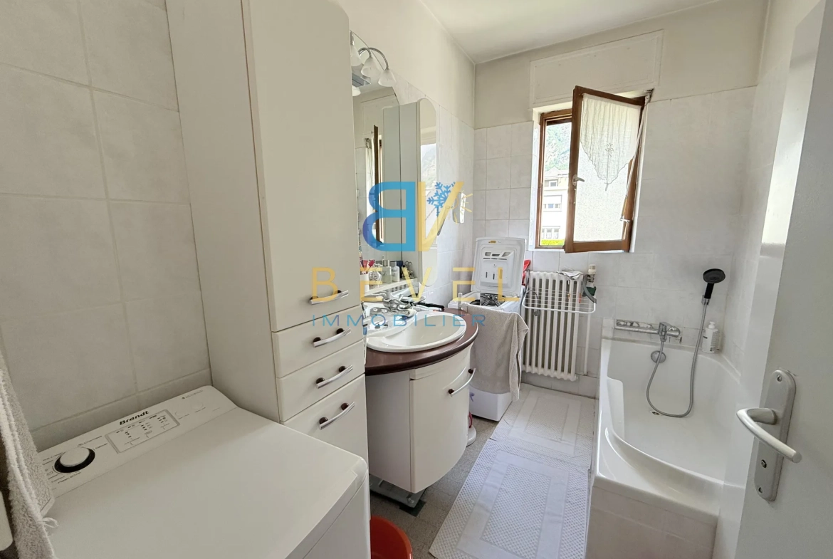 Appartement à vendre à Saint-Jean-de-Maurienne avec garage, balcon et cadre montagnard 