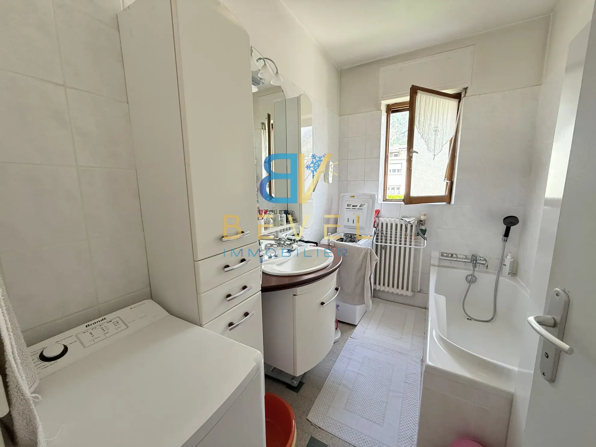 Appartement à vendre à Saint-Jean-de-Maurienne avec garage, balcon et cadre montagnard 
