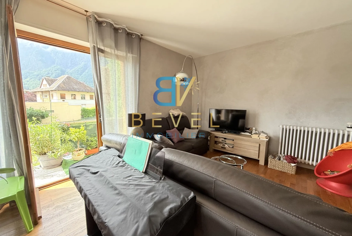 Appartement à vendre à Saint-Jean-de-Maurienne avec garage, balcon et cadre montagnard 
