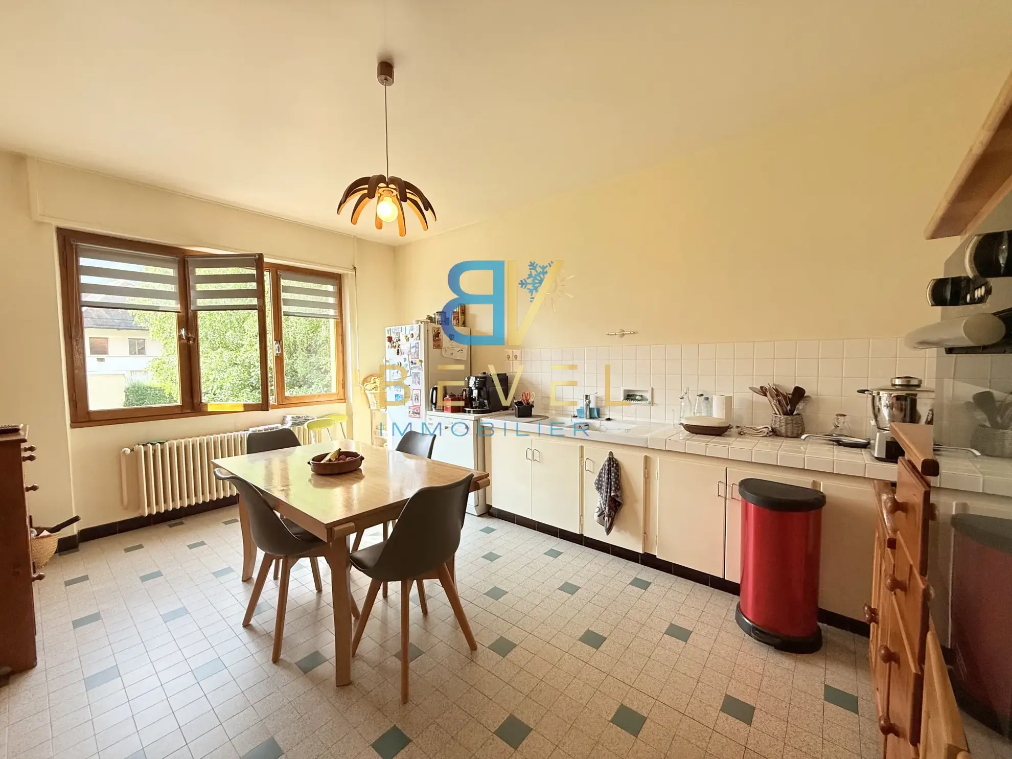 Appartement à vendre à Saint-Jean-de-Maurienne avec garage, balcon et cadre montagnard 