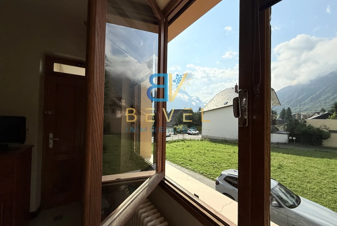 Appartement à vendre à Saint-Jean-de-Maurienne avec garage, balcon et cadre montagnard 