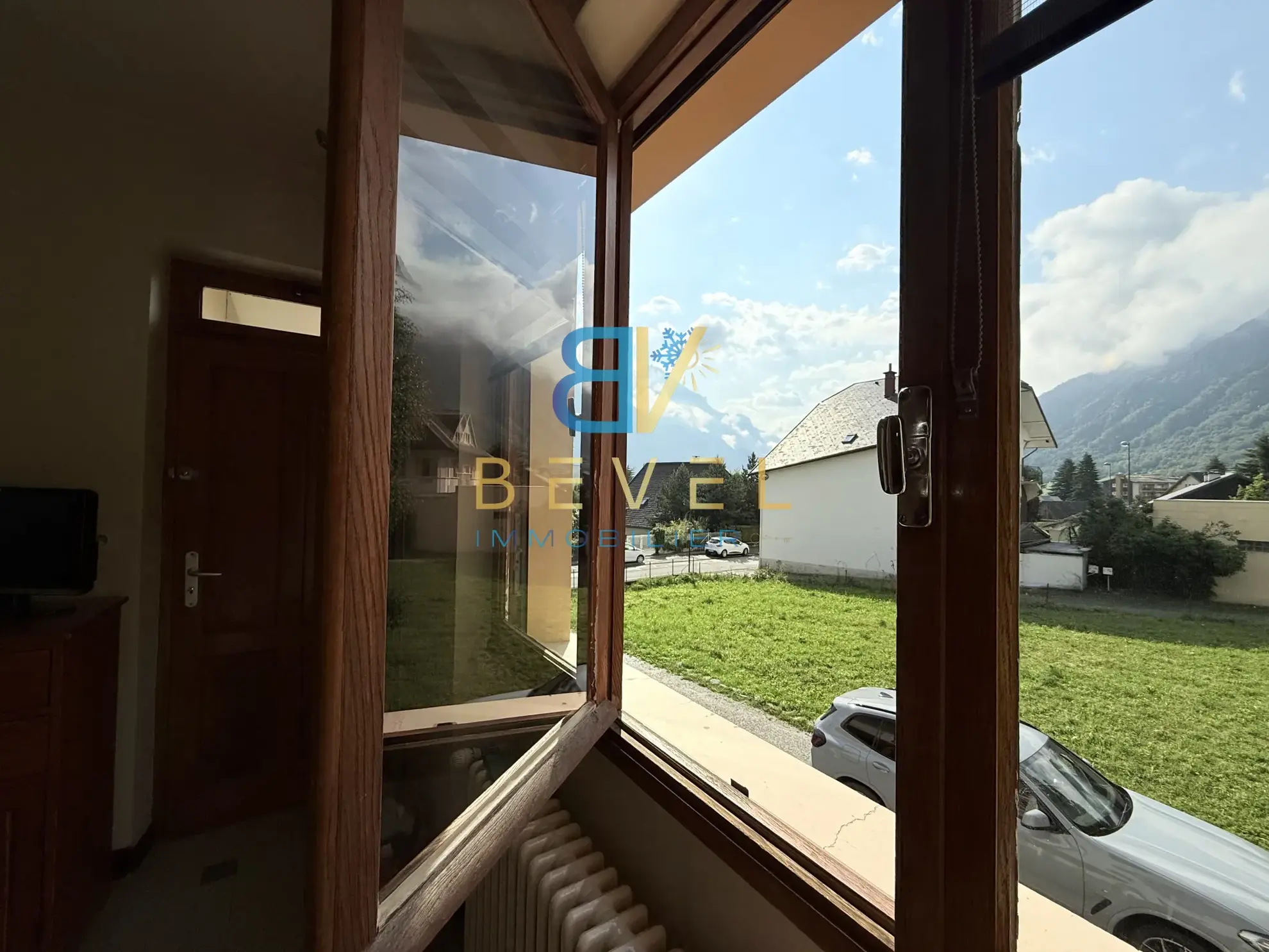 Appartement à vendre à Saint-Jean-de-Maurienne avec garage, balcon et cadre montagnard 