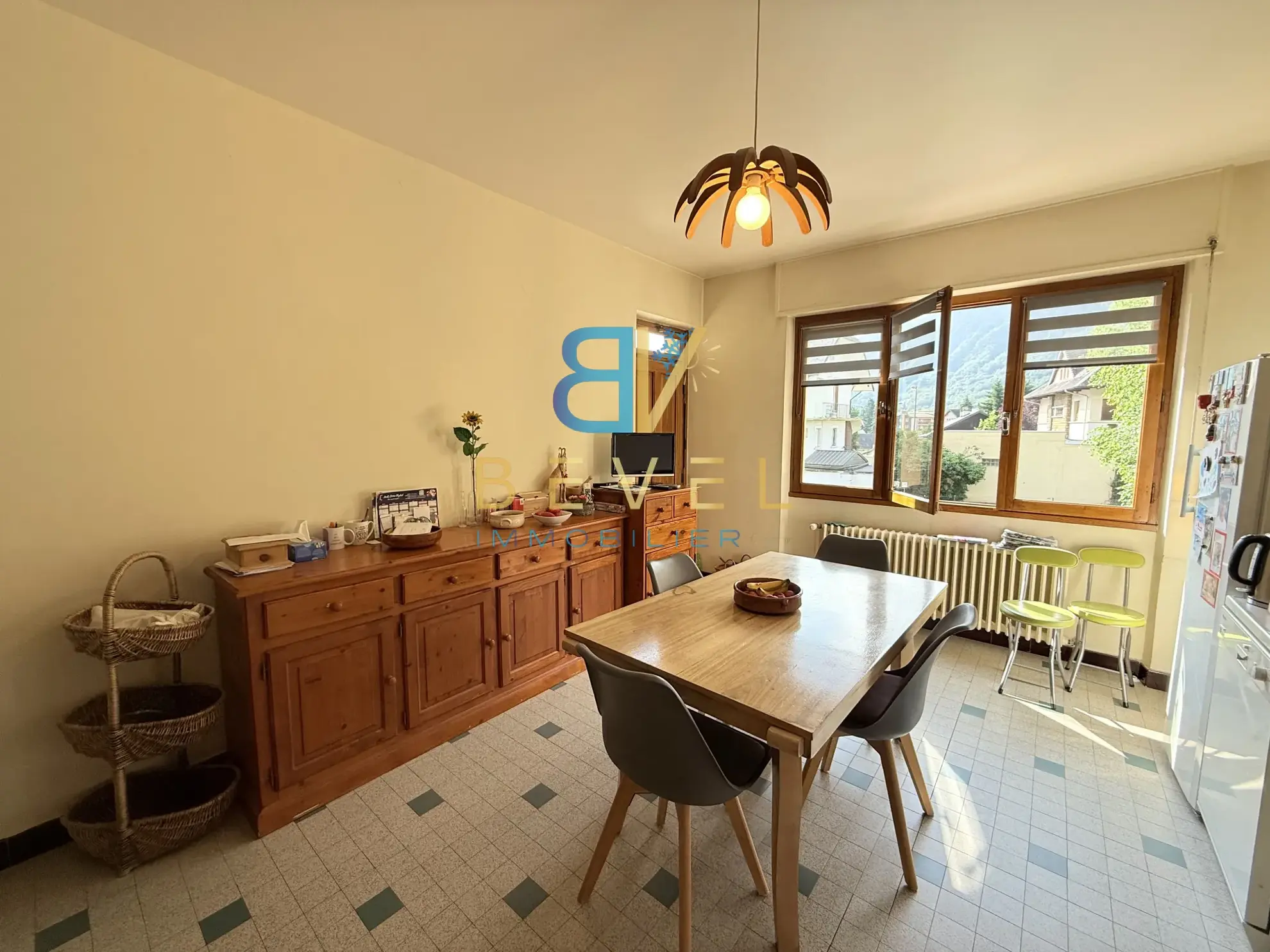 Appartement à vendre à Saint-Jean-de-Maurienne avec garage, balcon et cadre montagnard 