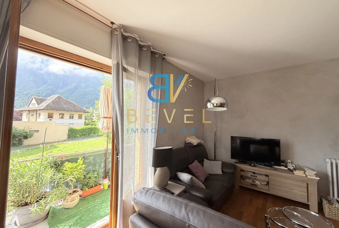 Appartement à vendre à Saint-Jean-de-Maurienne avec garage, balcon et cadre montagnard 