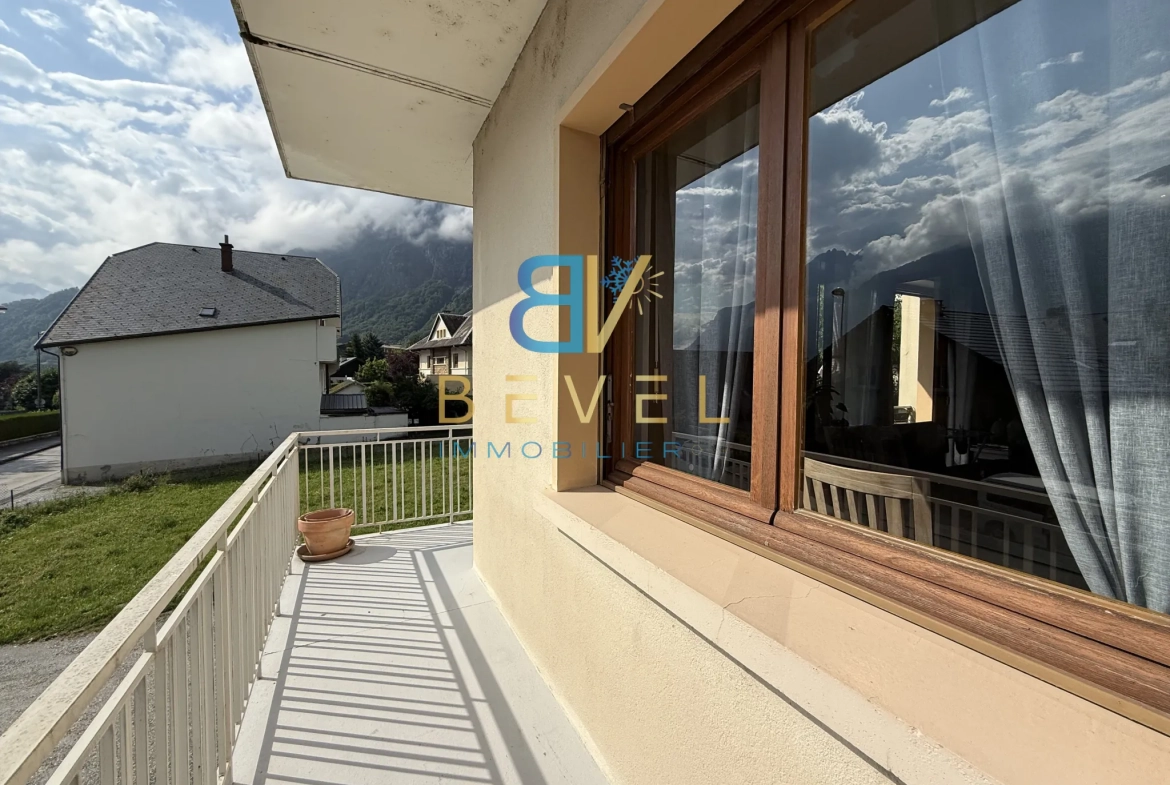 Appartement à vendre à Saint-Jean-de-Maurienne avec garage, balcon et cadre montagnard 
