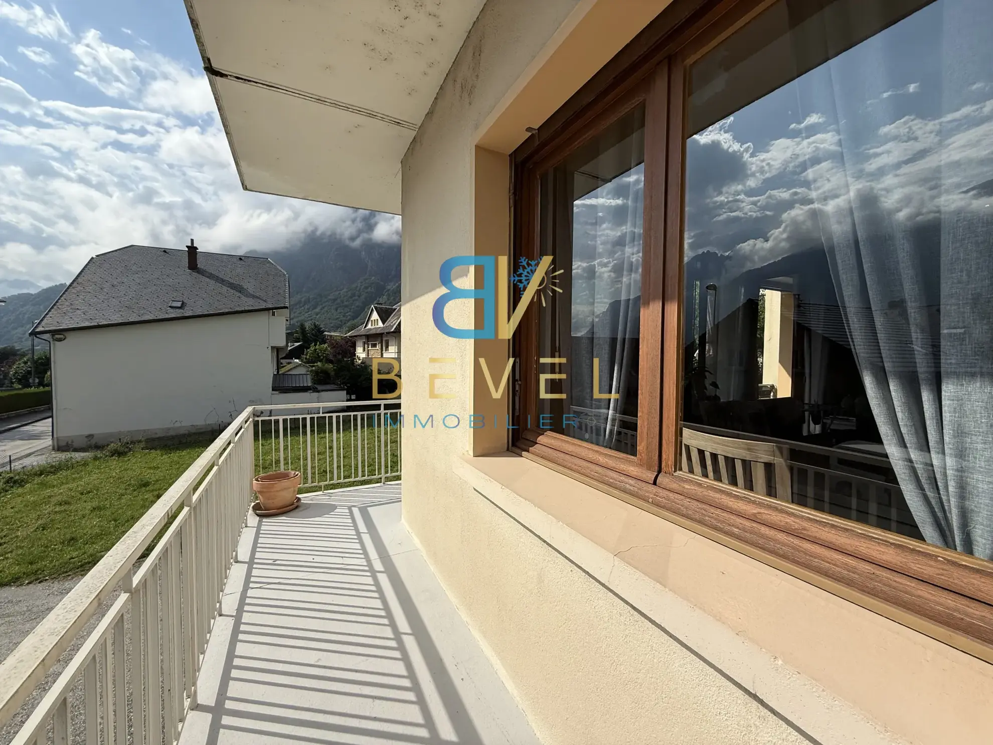 Appartement à vendre à Saint-Jean-de-Maurienne avec garage, balcon et cadre montagnard 