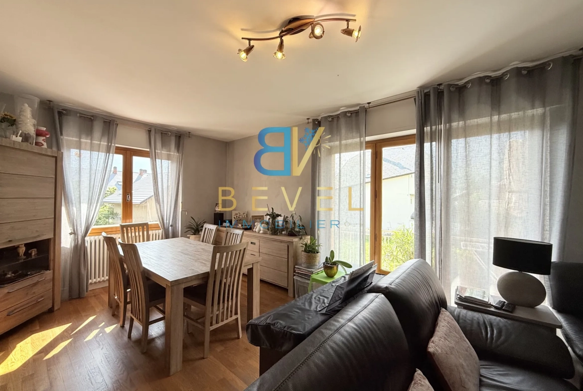 Appartement à vendre à Saint-Jean-de-Maurienne avec garage, balcon et cadre montagnard 