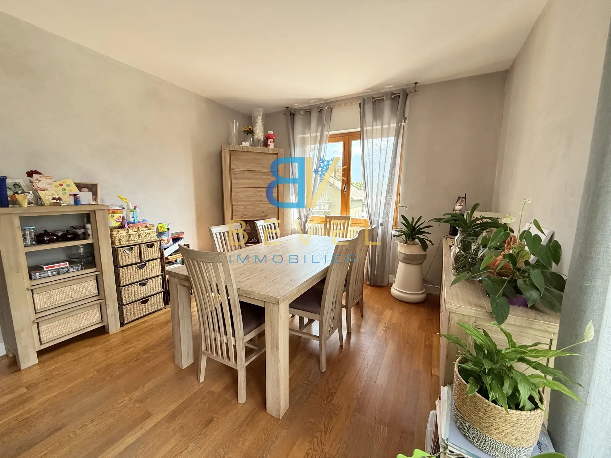 Appartement à vendre à Saint-Jean-de-Maurienne avec garage, balcon et cadre montagnard 