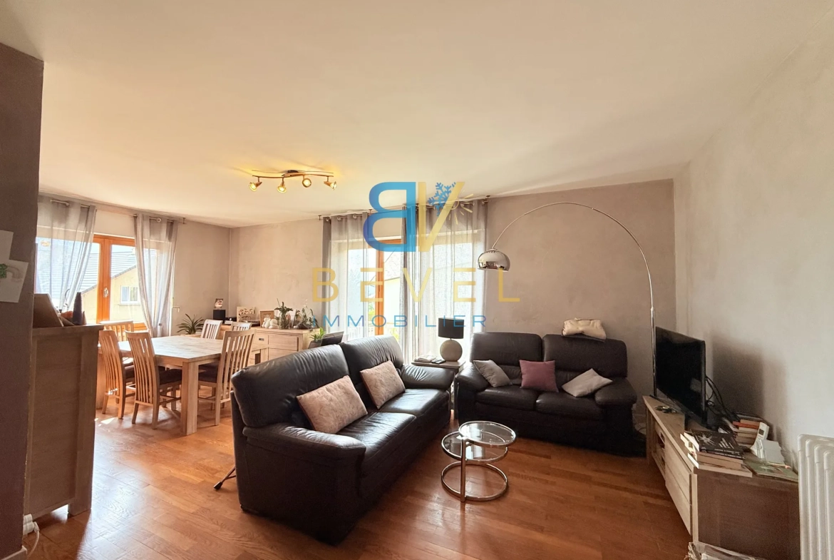 Appartement à vendre à Saint-Jean-de-Maurienne avec garage, balcon et cadre montagnard 