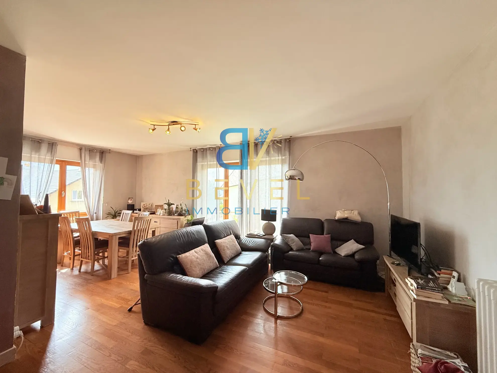 Appartement à vendre à Saint-Jean-de-Maurienne avec garage, balcon et cadre montagnard 
