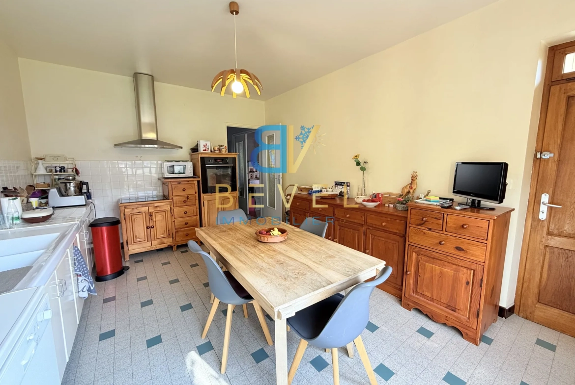 Appartement à vendre à Saint-Jean-de-Maurienne avec garage, balcon et cadre montagnard 