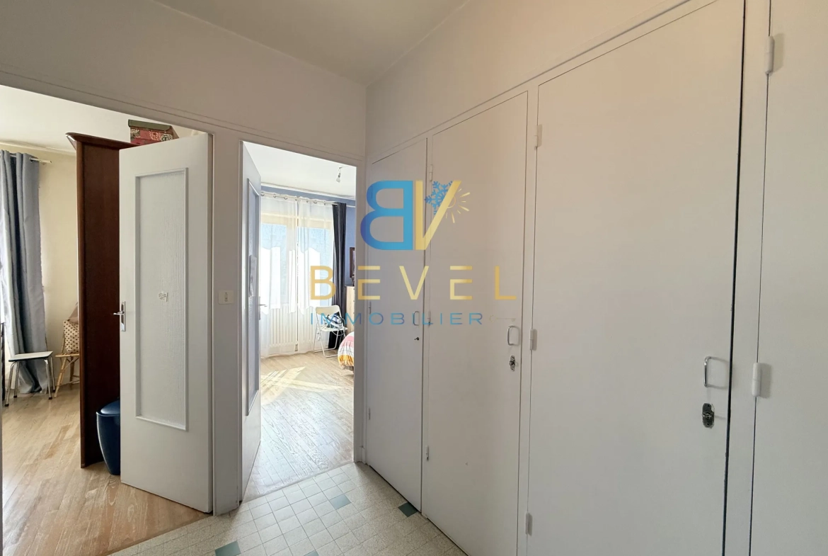 Appartement à vendre à Saint-Jean-de-Maurienne avec garage, balcon et cadre montagnard 