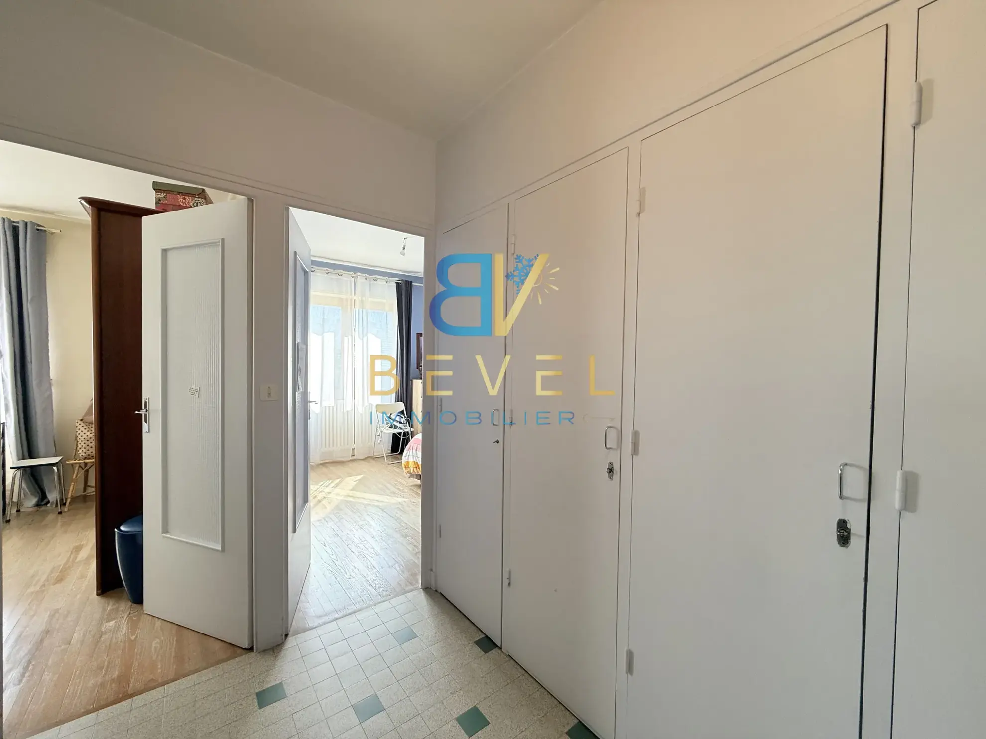 Appartement à vendre à Saint-Jean-de-Maurienne avec garage, balcon et cadre montagnard 