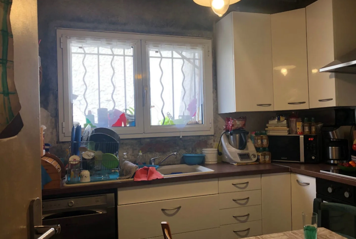 Maison 59 m² avec garage et jardin à Gardanne, rénovation possible 