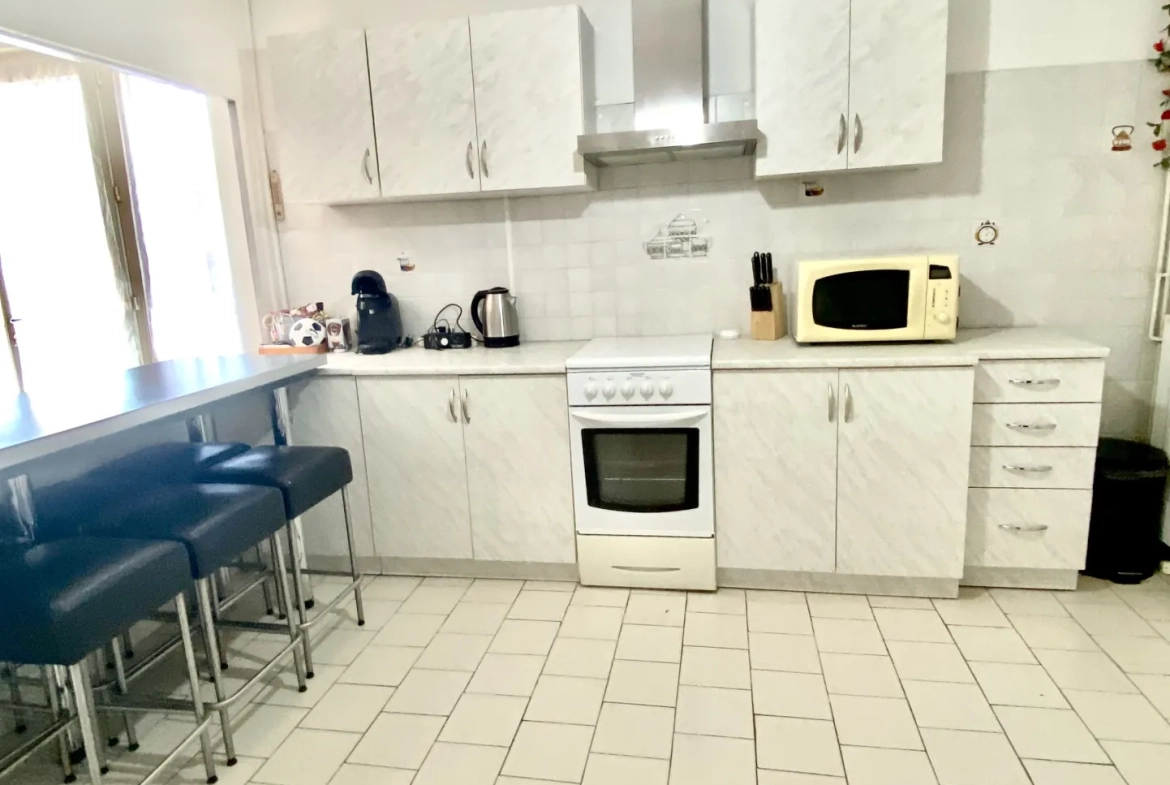 Grande maison de 171 m² avec terrain à Annonay, idéale pour investisseurs ou familles 