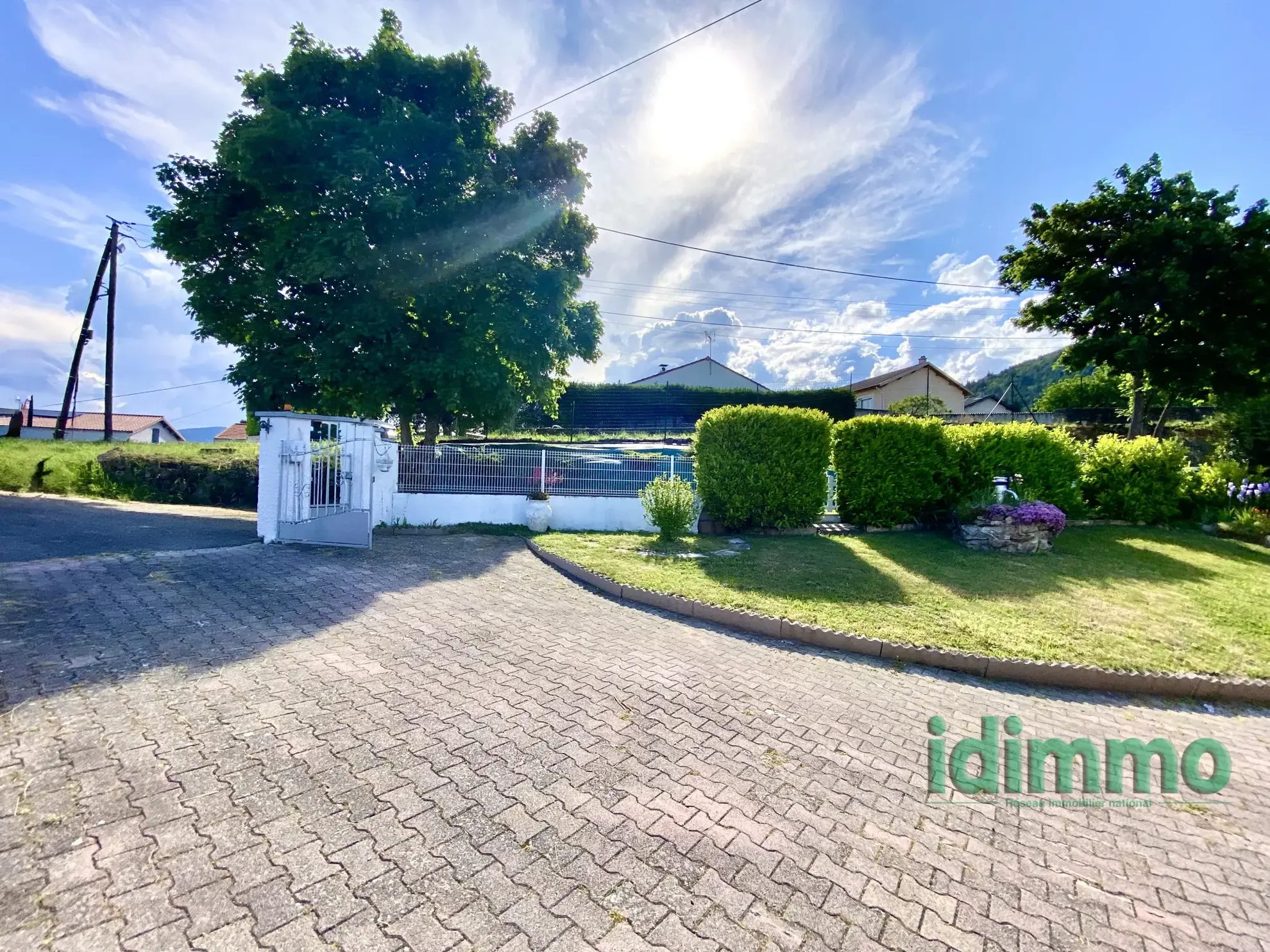Grande maison de 171 m² avec terrain à Annonay, idéale pour investisseurs ou familles 
