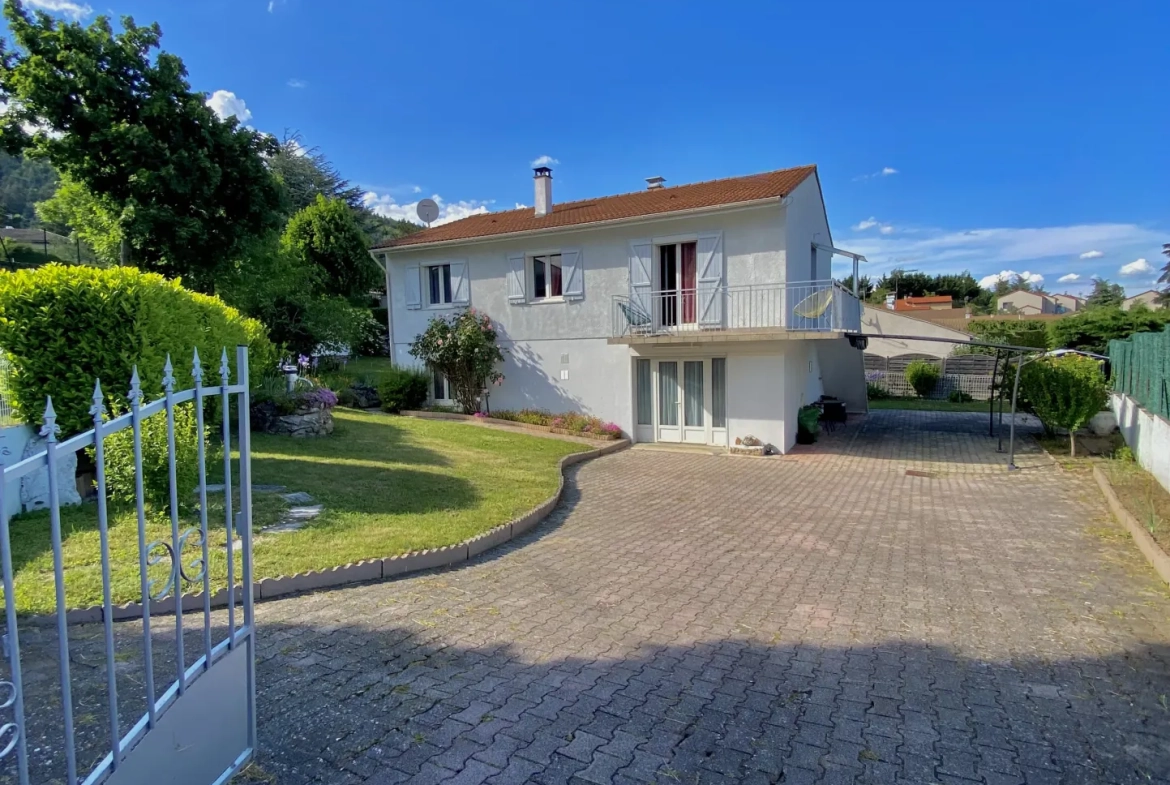 Grande maison de 171 m² avec terrain à Annonay, idéale pour investisseurs ou familles 