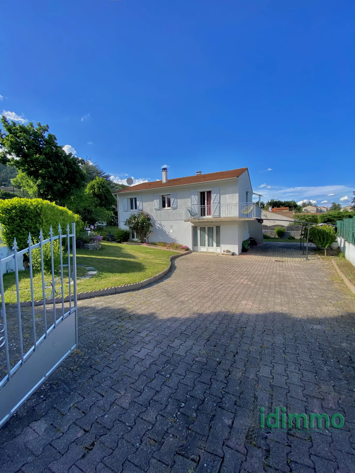 Grande maison de 171 m² avec terrain à Annonay, idéale pour investisseurs ou familles 